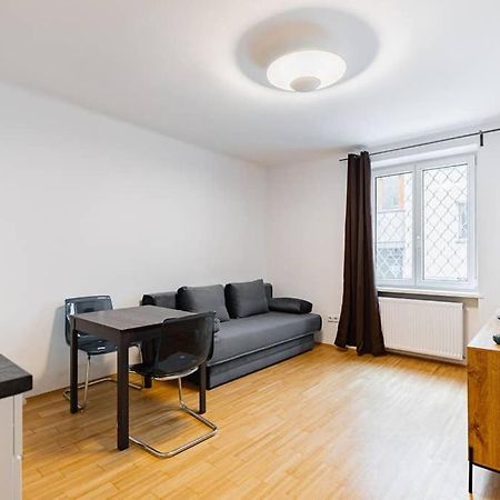 Newly-Renovated, Central City Apartment In The Heart Of Wien Exteriör bild