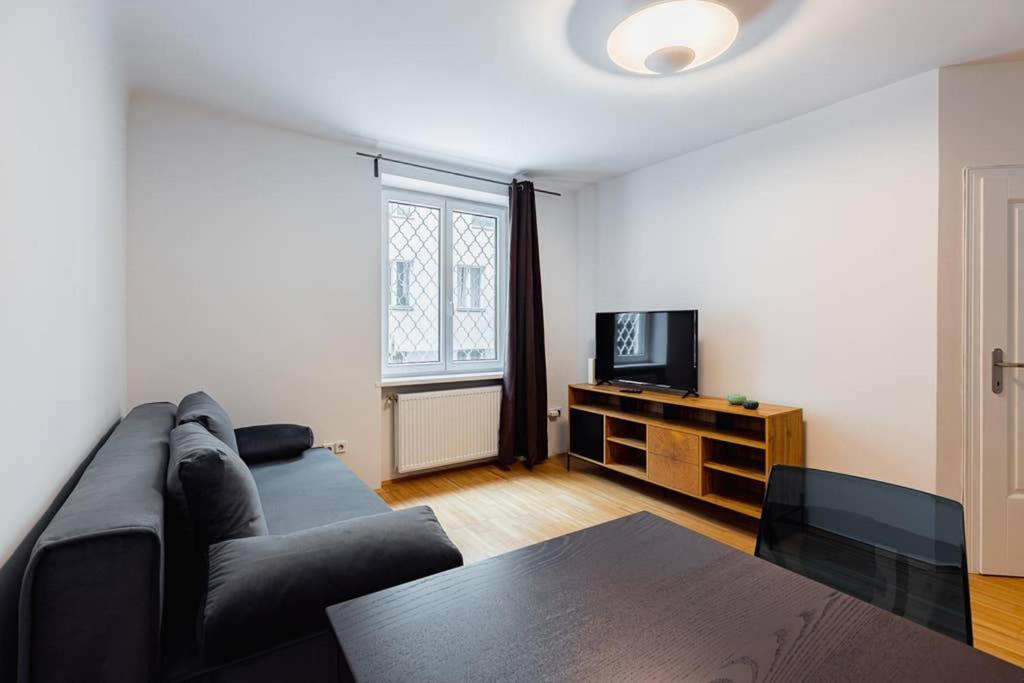 Newly-Renovated, Central City Apartment In The Heart Of Wien Exteriör bild